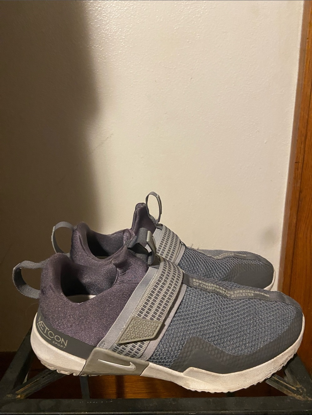 Nike Metcon Men's Size 9.5 Slip-On Sneakers in Dark Gray and Light Gray